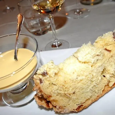 A' La Table Du Sommelier