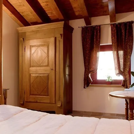 A' La Table Du Sommelier D Hotes 3*