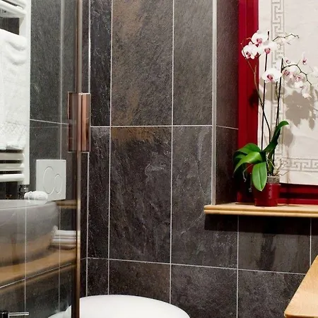 A' La Table Du Sommelier D Hotes 3*