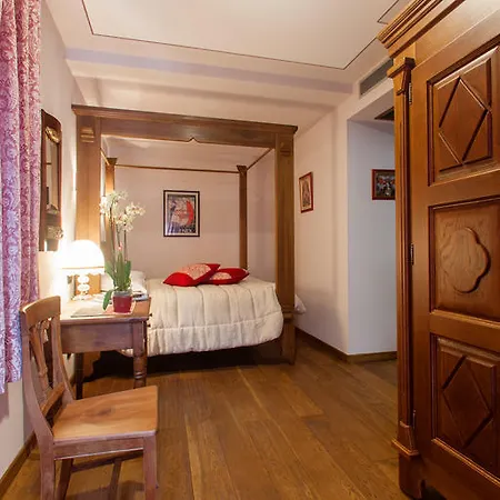 게스트하우스 A' La Table Du Sommelier D Hotes 3*