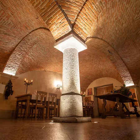 A' La Table Du Sommelier